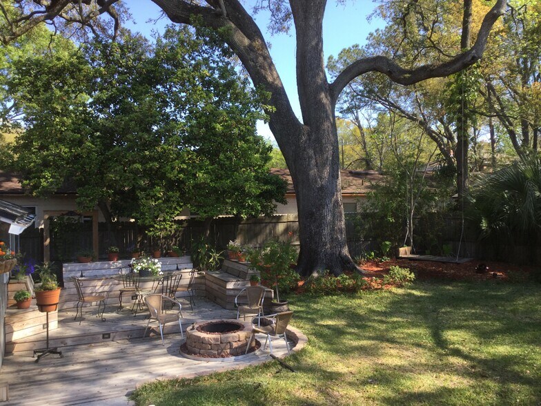 deck in the backyard. - 3153 Fairwood Lane West