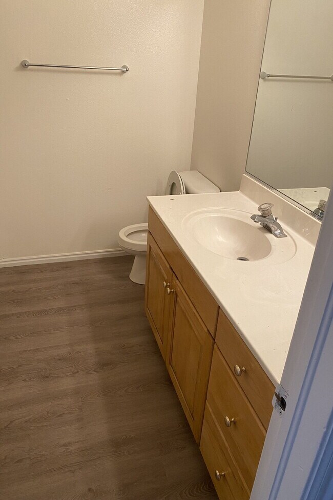 Building Photo - Charming 2-Bedroom Townhouse with 2 Full Baths in the Heart of Saint George