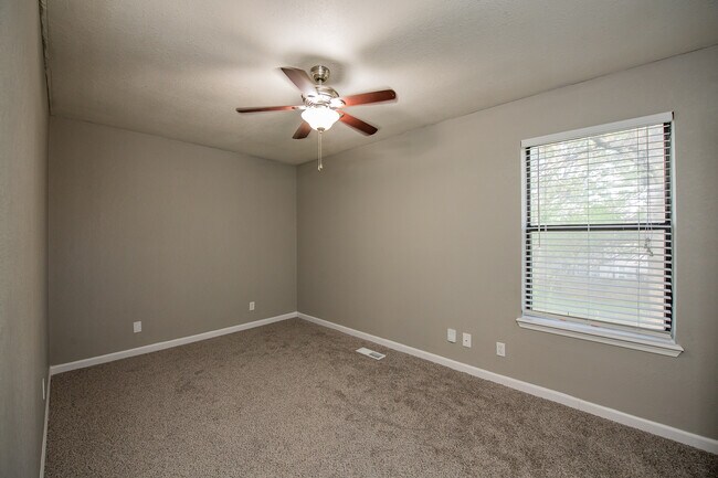 Building Photo - 1964 N Ball Ave