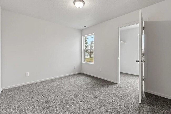 Building Photo - 17520 E Desmet Ave
