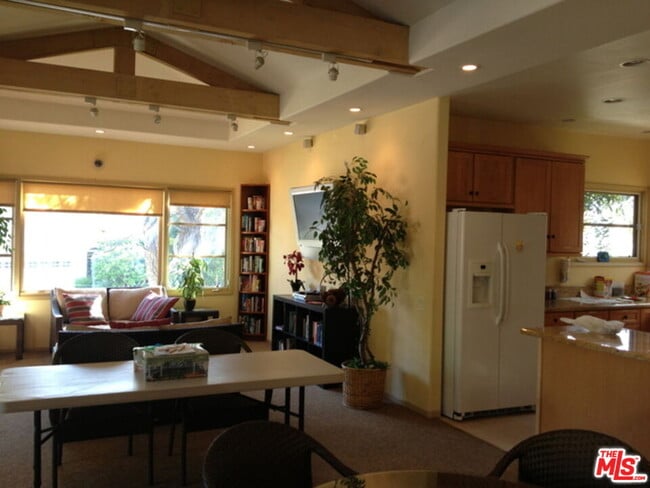 Building Photo - 17230 Avenida de la Herradura