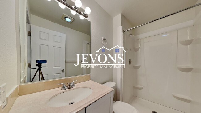 Building Photo - 2076 E 56th St