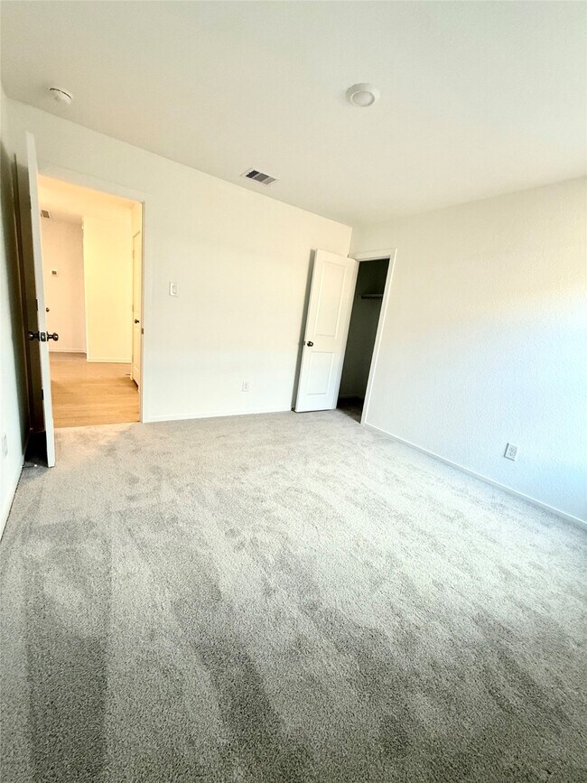 Building Photo - 16211 Rustic Pr Dr