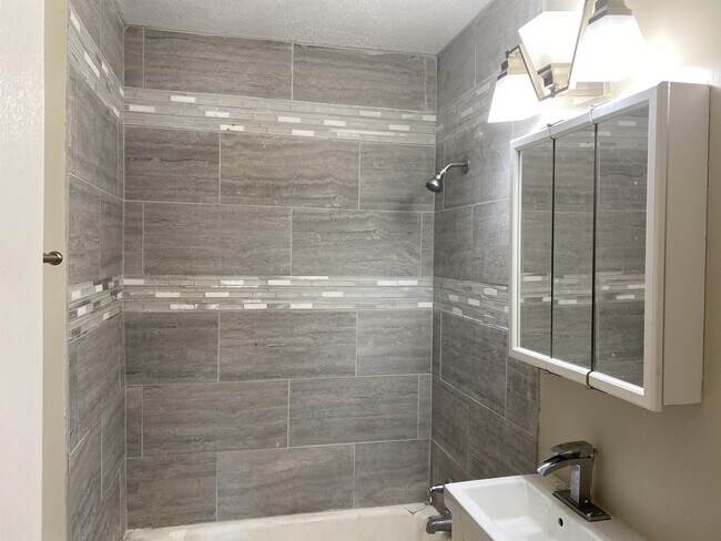 Building Photo - 1341 Taft St