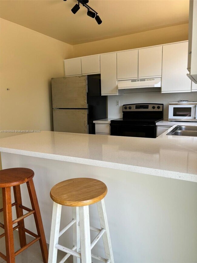 Building Photo - 6427 SW 132nd Ct Cir