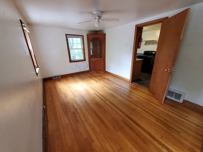 Building Photo - 277 Woodland Dr