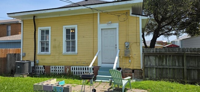 Building Photo - 4510 Avenue R 1/2