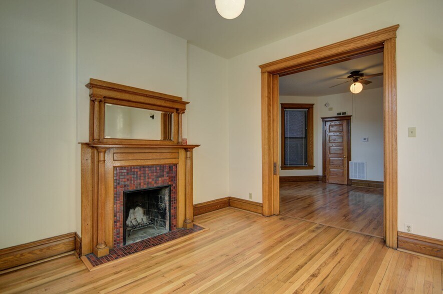 Primary Photo - 638 W Drummond Pl