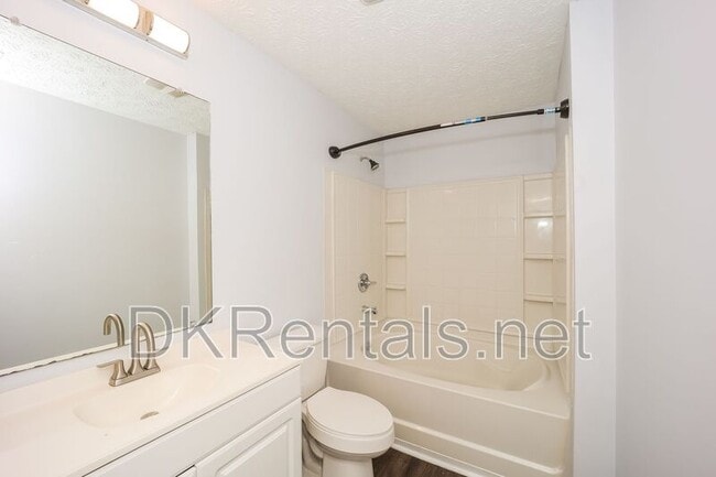 Building Photo - 12101 Fairington Ridge Cir