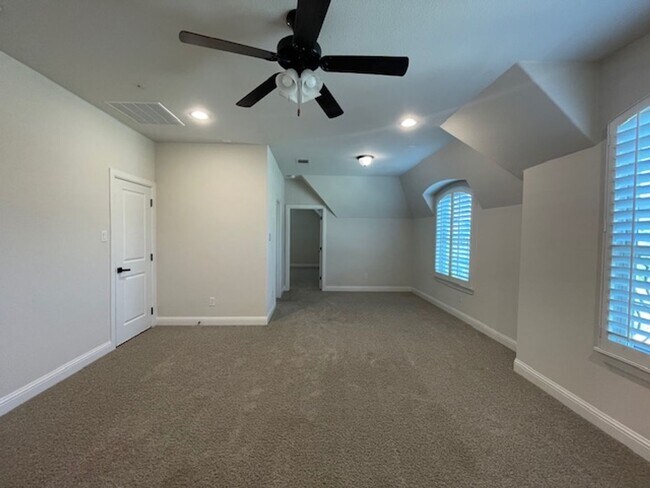 Building Photo - 1605 Le Mans Ln