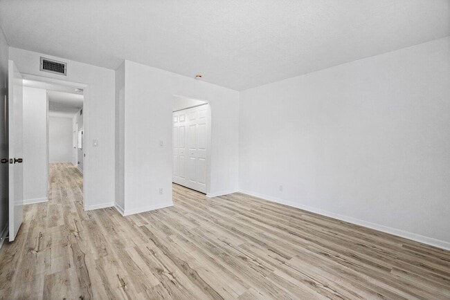 Building Photo - 723 Sunny Pine Way