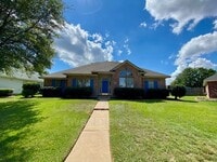 Building Photo - 2015 Regent Cir