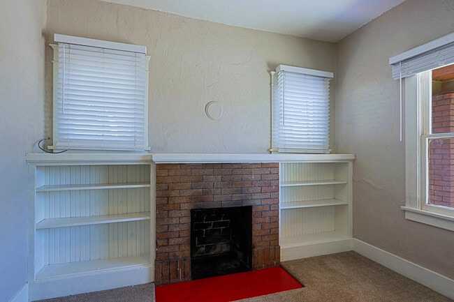 Building Photo - 841 N 9th Ave