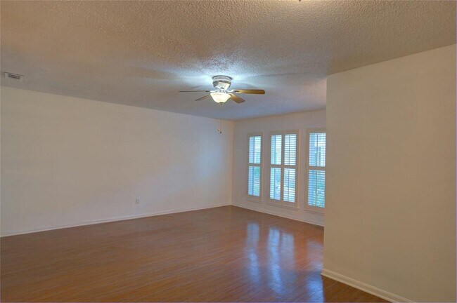 Building Photo - 1141 Country Pl Dr