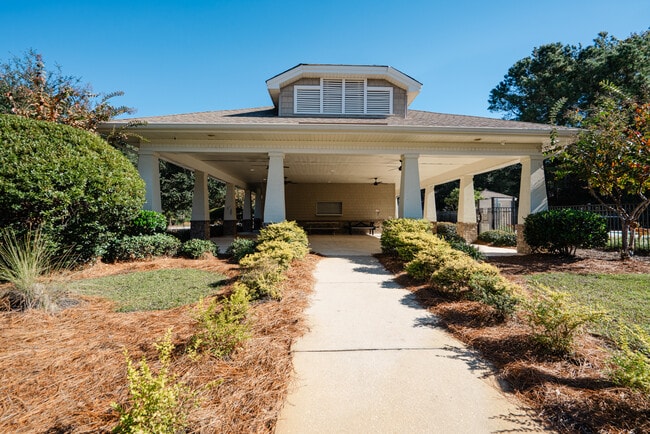 Building Photo - 600 Trellis Square