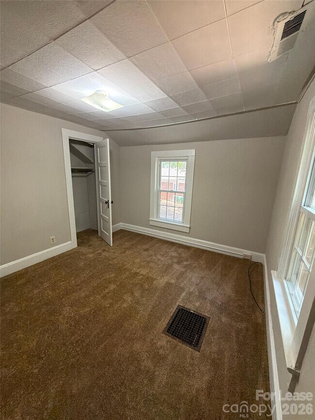 Building Photo - 3516 Eastway Dr