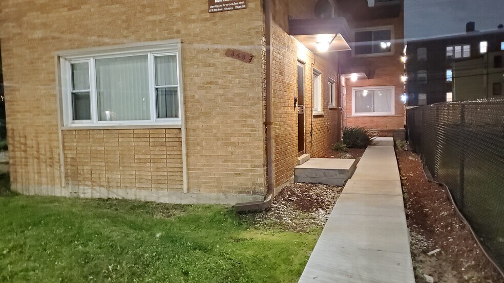 Building Photo - 343 E 107th St