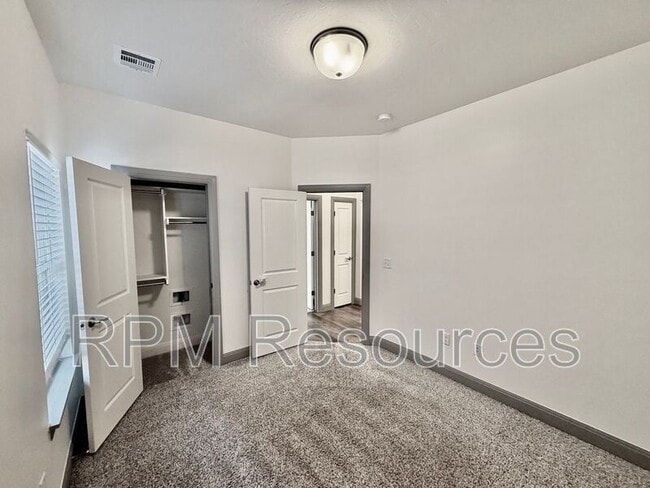 Building Photo - 3613 Shutter Ridge Dr