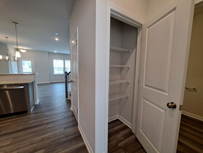 Building Photo - Charming 3 beds 2.5 baths in Fuquay Varina!