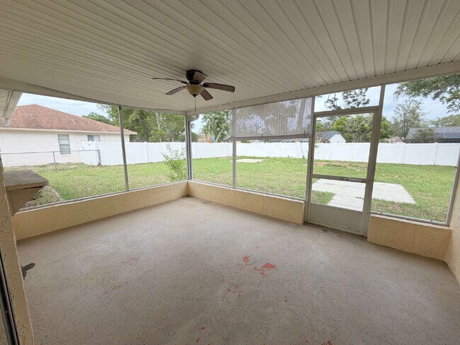 Building Photo - "Charming 3-Bed, 2-Bath Retreat in Spring Hill with 1,327 Sq Ft of Comfort!"