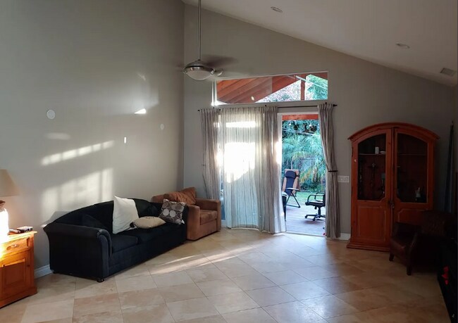 Building Photo - Large house on Art st! (Lease out, pending signatures. Check back in a few days!)