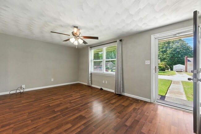 Building Photo - 206 Cynthia Dr