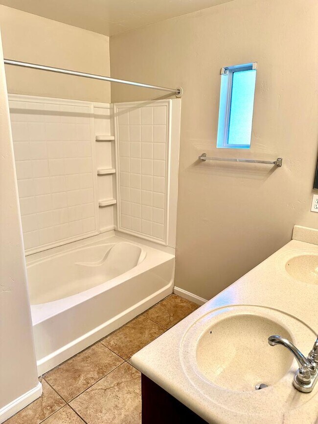 Building Photo - 1920 E Bell Rd