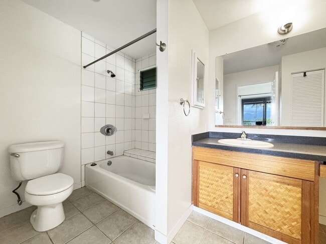 Building Photo - Small Pet Friendly Kailua Apartment with Window AC.