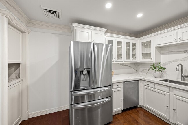 Building Photo - 3711 San Felipe St