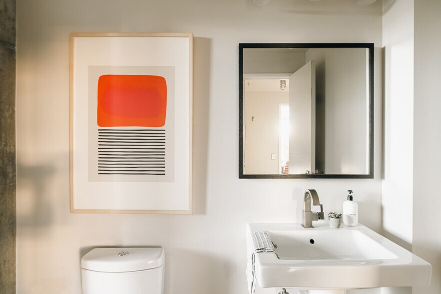 Building Photo - 2000 Little Raven St