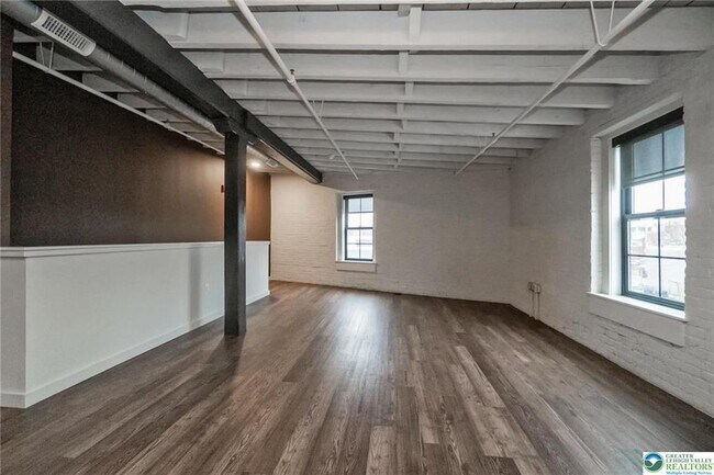 Building Photo - 107 Hamilton St