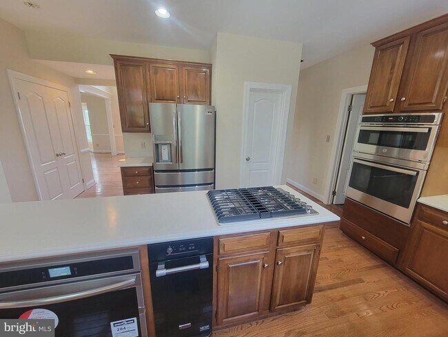 Building Photo - 12 Foxview Cir
