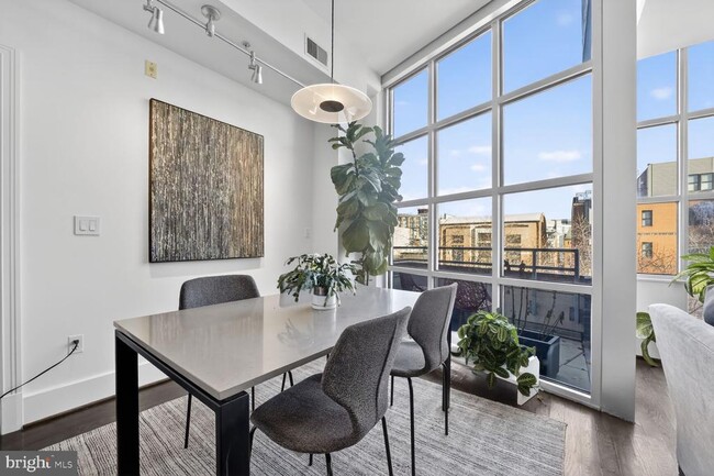 Building Photo - 2100 11th St NW