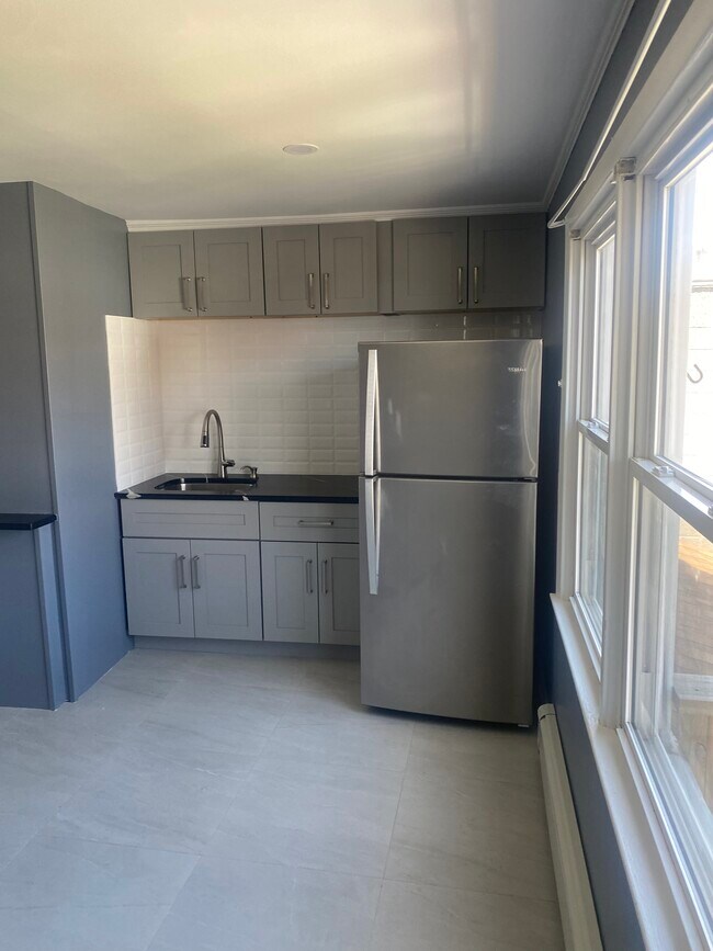 Building Photo - 25 Melrose Pl