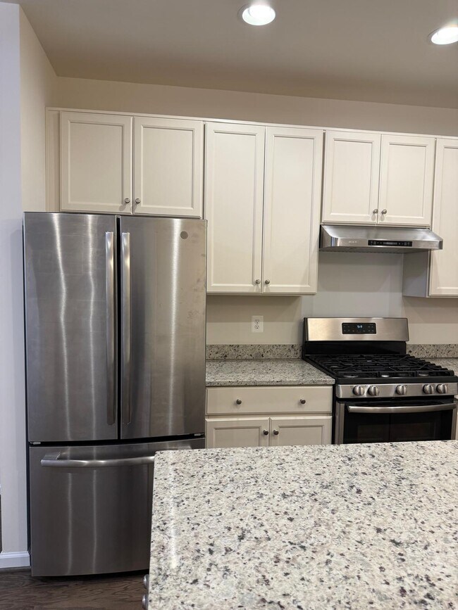 Building Photo - 23910 Catawba Hill Dr