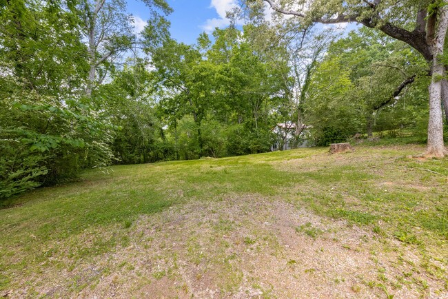 Building Photo - Beautifully Renovated 4 Bedroom 2 Bath Hom...