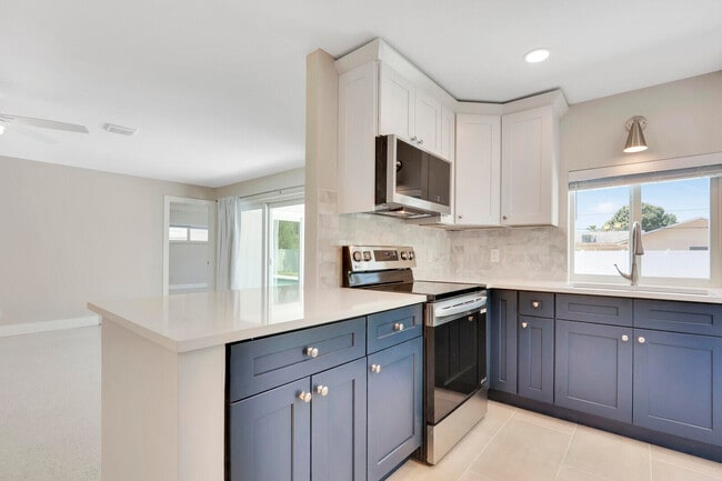 Building Photo - 3898 Holly Dr