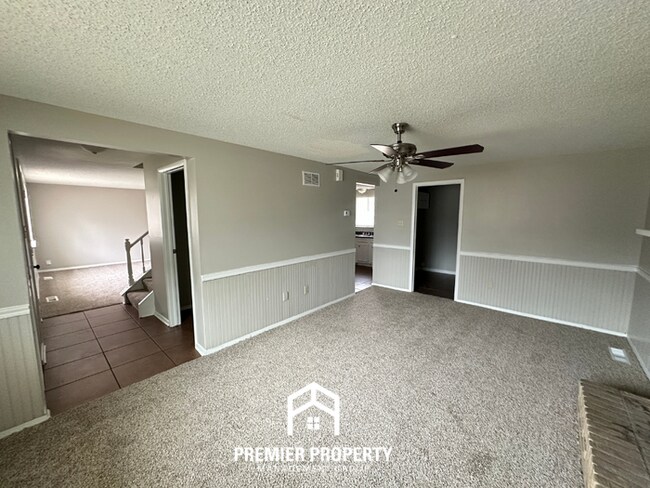 Building Photo - Spacious 4BR Home w/ Fireplace, Covered Patio & Fenced Yard