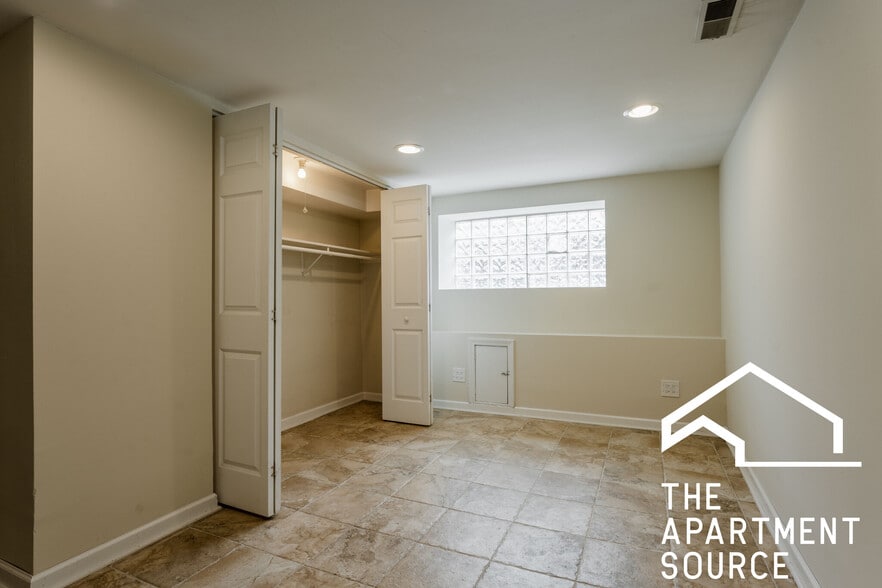 Building Photo - 2660 N Ashland Ave