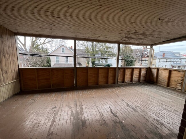 Building Photo - CONTRACT PENDING!! Spacious Apartment in M...