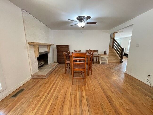 Building Photo - Big and Beautiful House with attached 1br ...