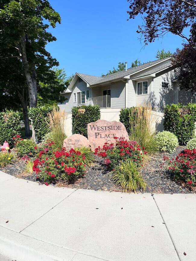 Building Photo - Beautiful 2 bedroom 2 bathroom apartment available in July 2026