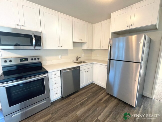 Building Photo - Remodeled 3 Bedroom, 2 Bath in South San Francisco off of Hillside