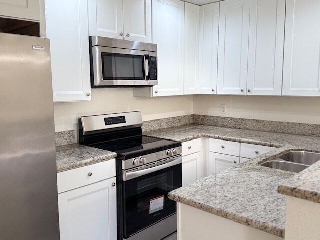 Building Photo - 45421 Sunset Ln