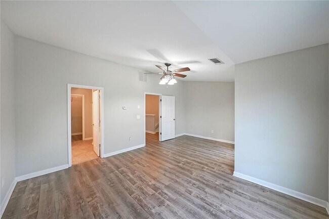 Building Photo - 2062 Lakeshore Overlook Dr