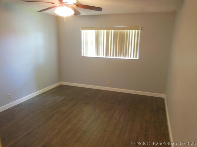 Building Photo - 105 Lake Helen Dr