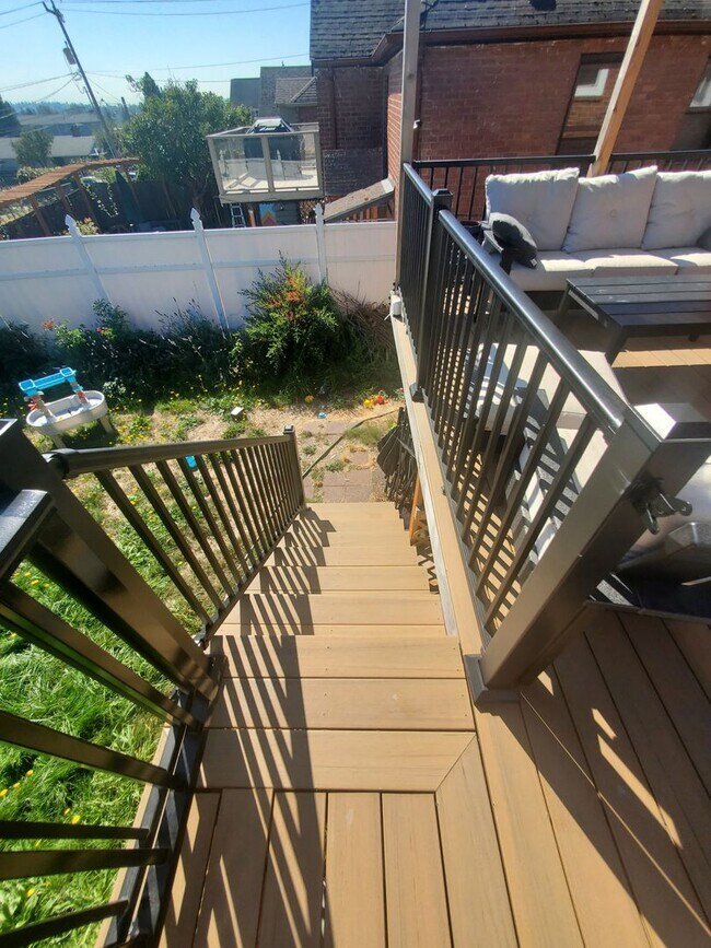 Building Photo - Charming 4 bed, 2 bath, fully fenced, cove...