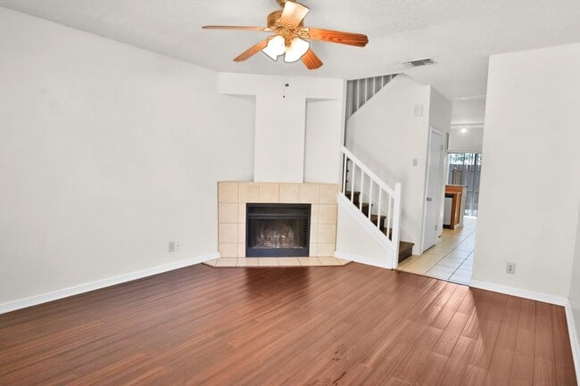 Building Photo - 12210 Apricot Dr