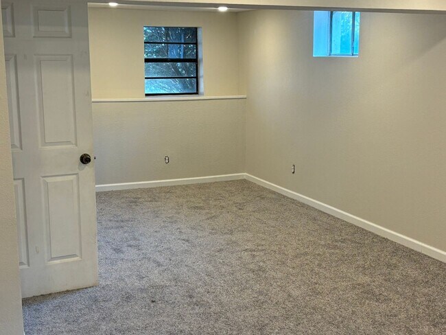 Building Photo - 28th Terrace Duplex
