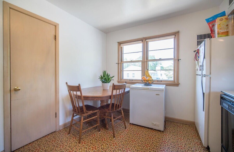 Building Photo - 7936 W Becher St